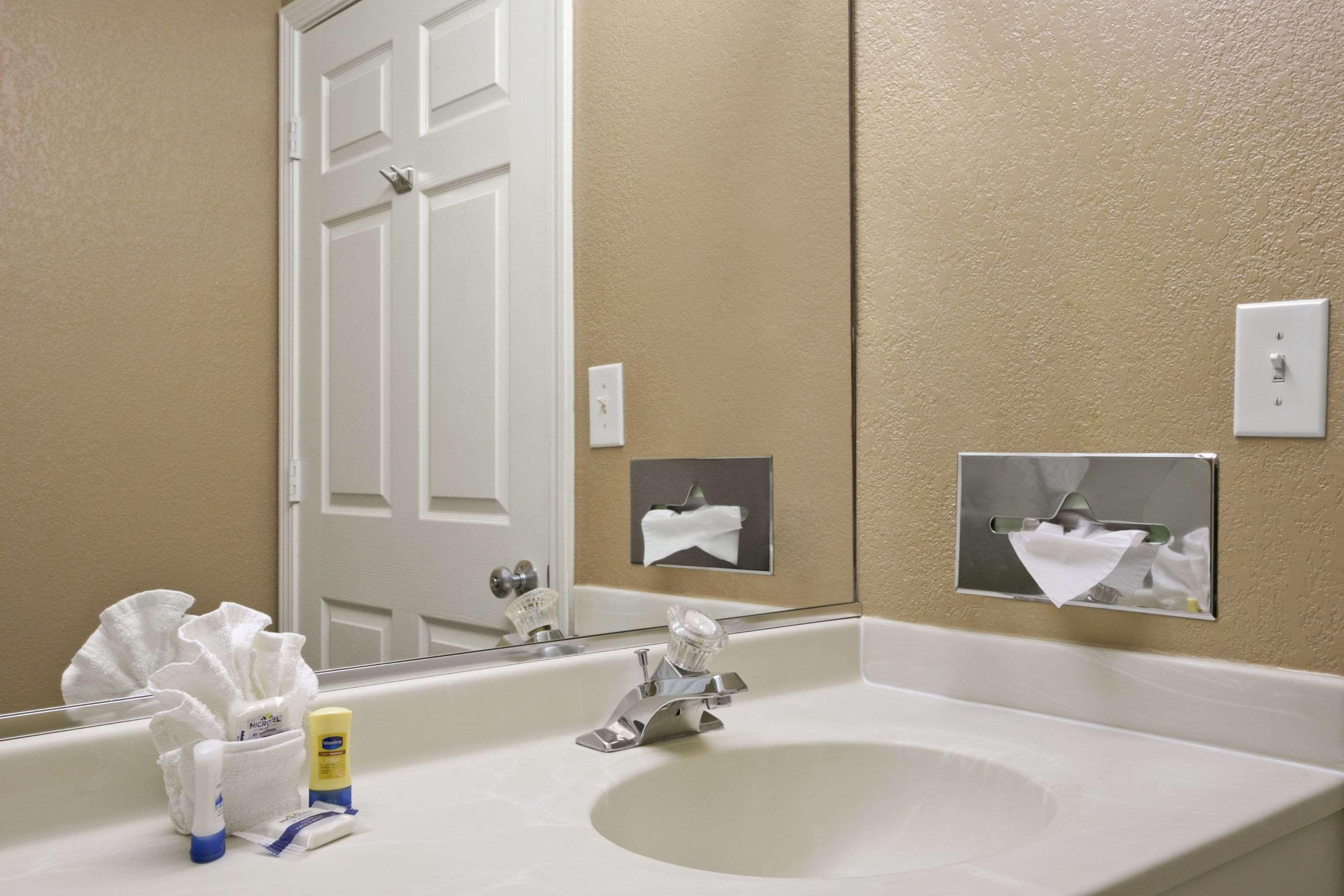 Microtel Inn & Suites By Wyndham Mineral Wells/Parkersburg Eksteriør billede