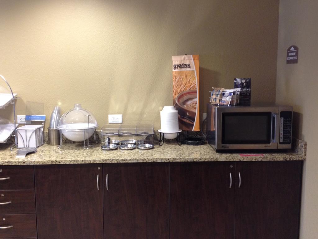 Microtel Inn & Suites By Wyndham Mineral Wells/Parkersburg Eksteriør billede