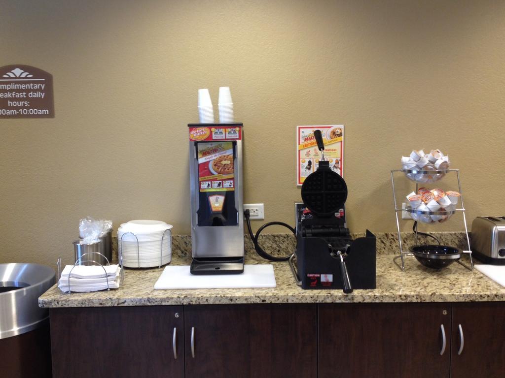 Microtel Inn & Suites By Wyndham Mineral Wells/Parkersburg Eksteriør billede