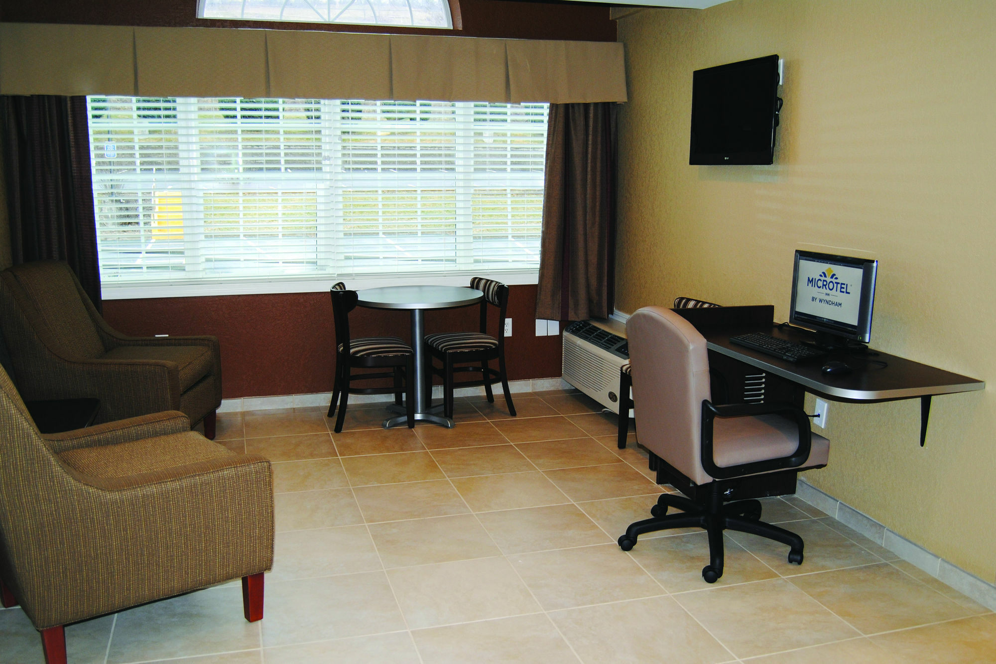 Microtel Inn & Suites By Wyndham Mineral Wells/Parkersburg Eksteriør billede